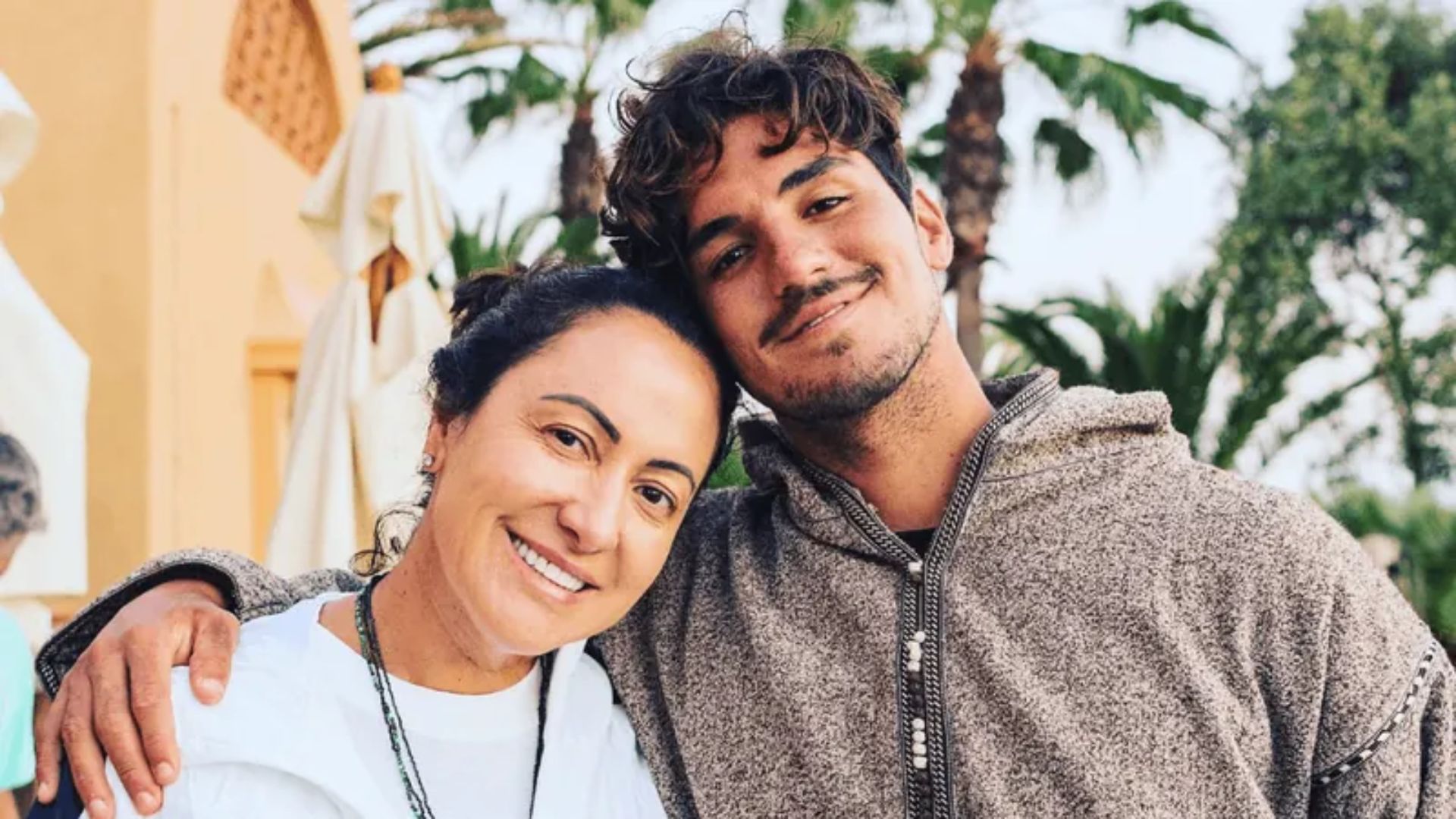 Gabriel Medina e M&atilde;e