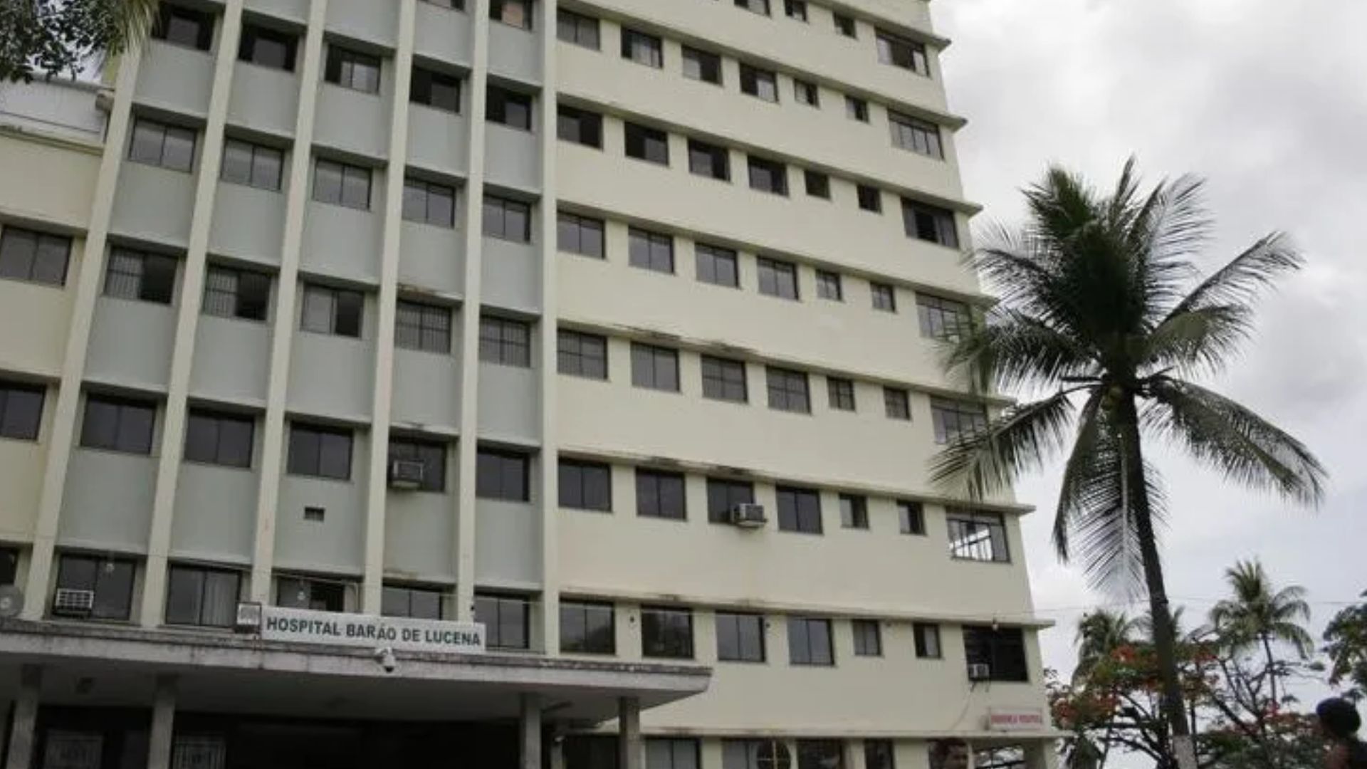 Cabe&ccedil;a de beb&ecirc; atingida por bala 