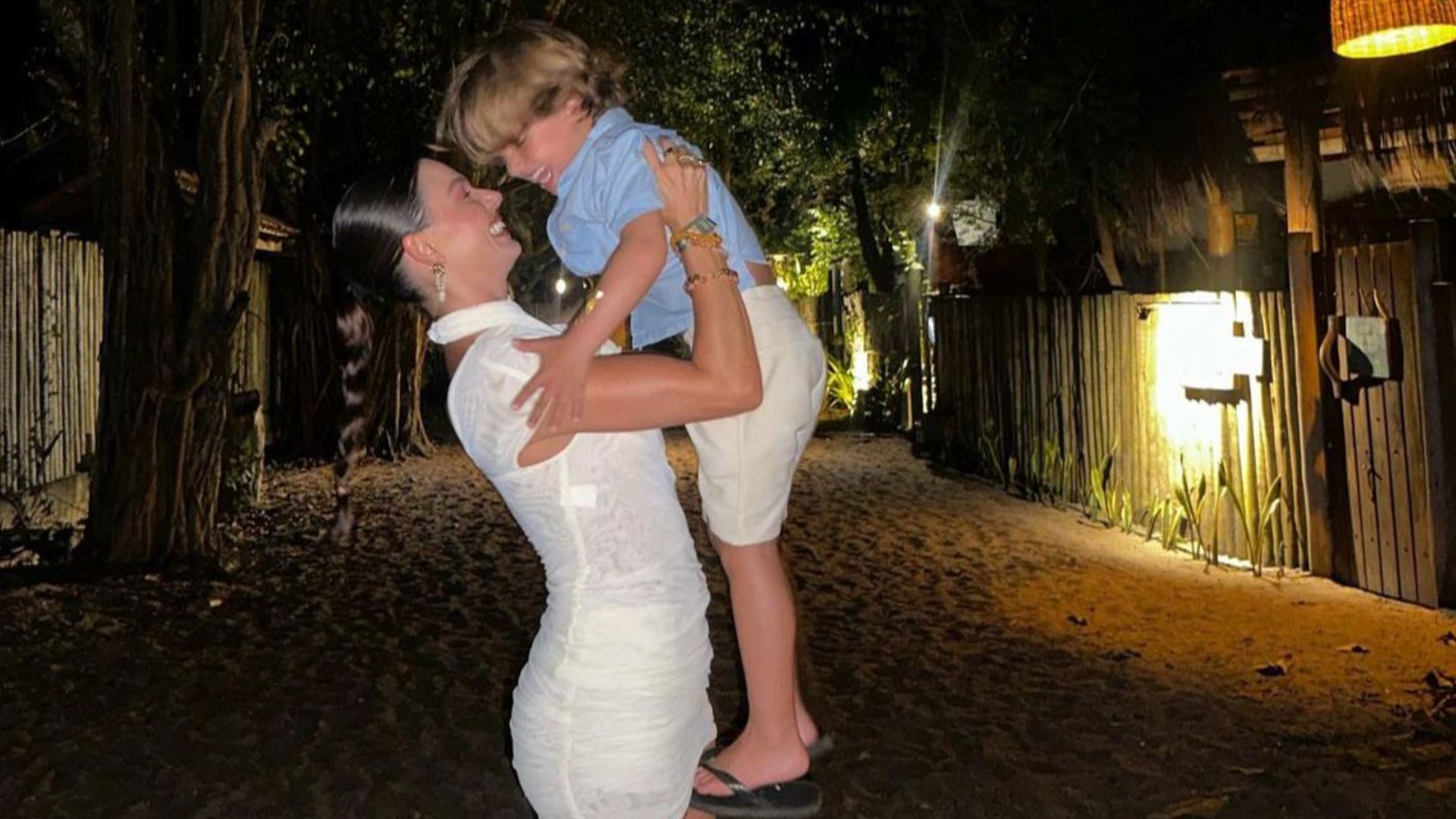 Isis Valverde e seu filho