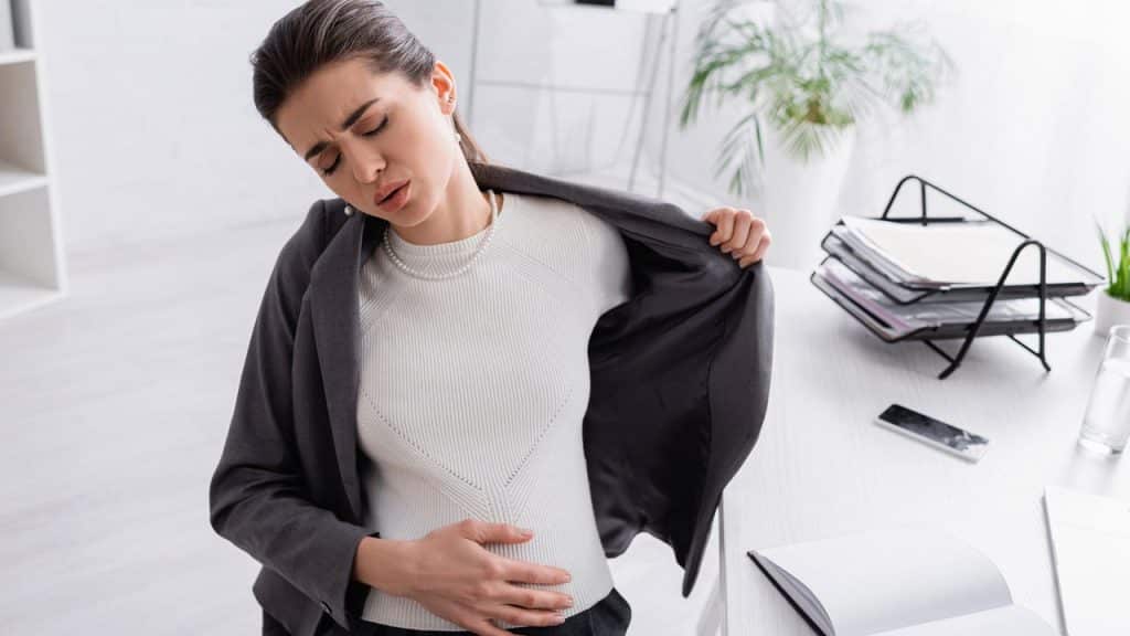 É normal sentir mais calor na gravidez? Descubra e saiba o que fazer