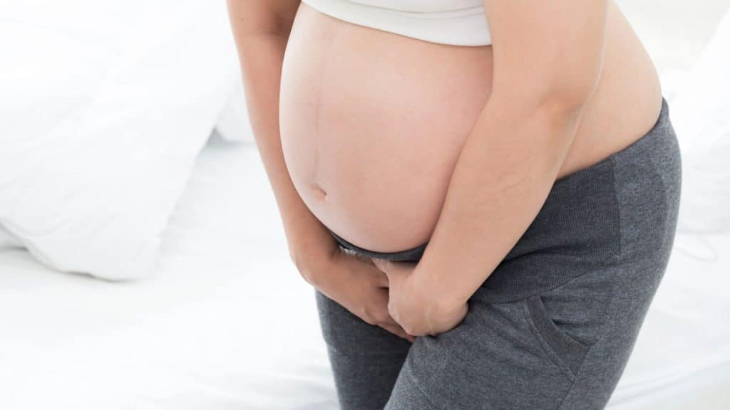 Por que a frequência urinária aumenta durante a gravidez?