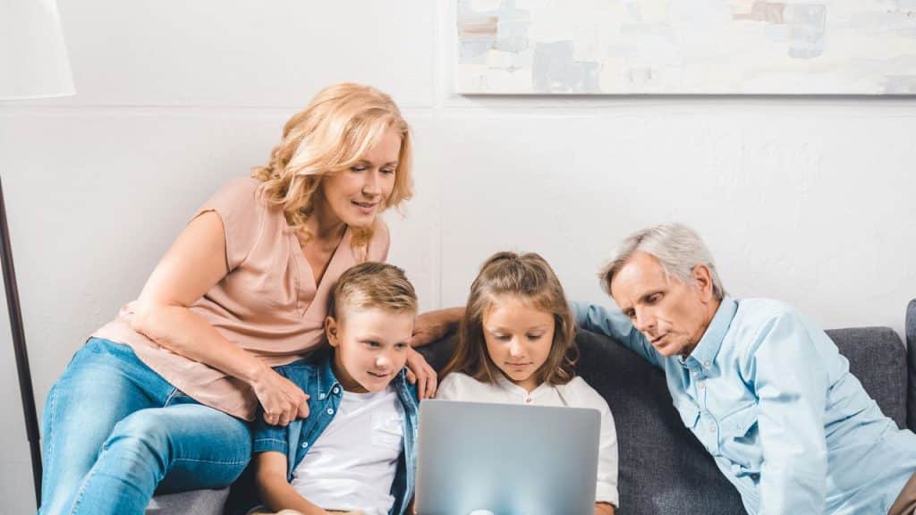 Proteja seu filho online, quiz de 1 a 10 para ensinar segurança na internet!