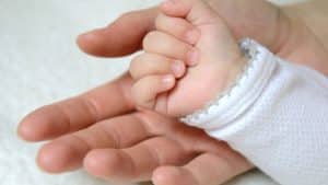 Você sabia que os bebês já nascem com impressões digitais?