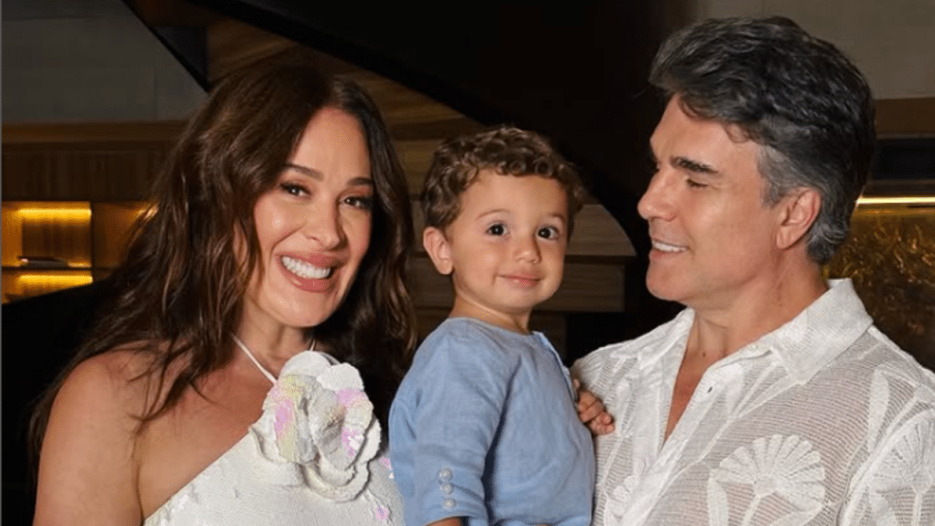 Claudia Raia e o marido curtem Portugal com o filho Luca