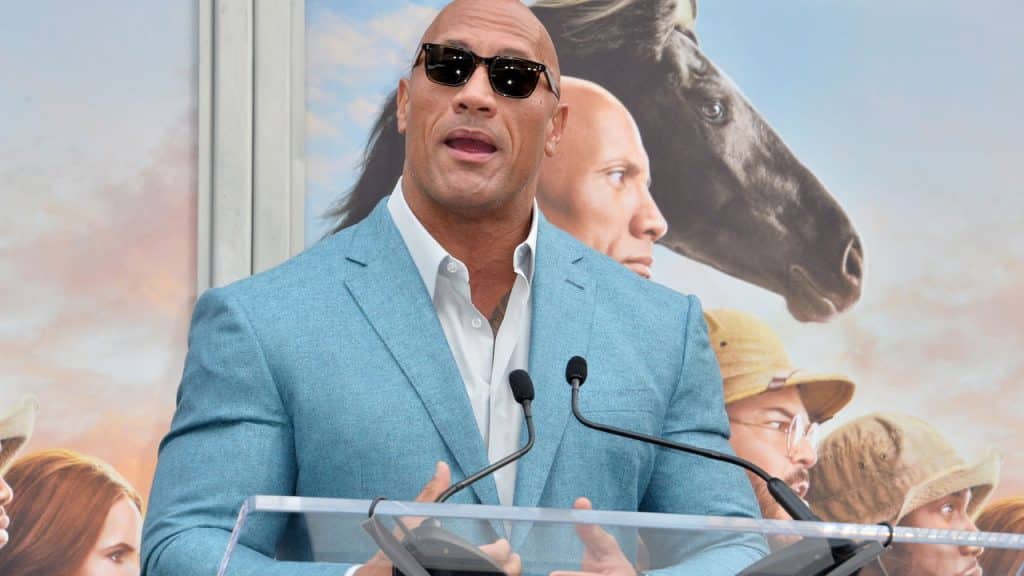 The Rock Como Você Nunca Viu! Dwayne Johnson é Transformado Pelas Filhas!