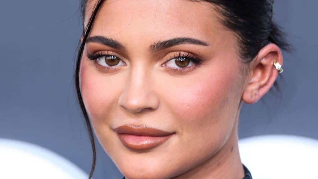 A Vida de Kylie Jenner Além dos Negócios! Maternidade, Amor e Desafios