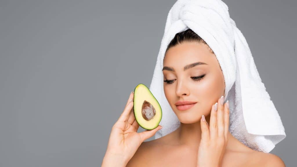 Cabelos mais fortes e brilhantes? O poder do Abacate na hidratação capilar!