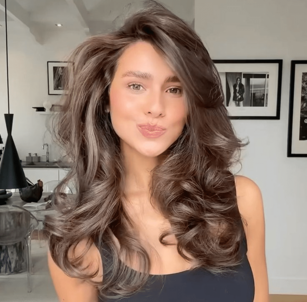 Cabelos com volume e glamour! Aprenda o Blowout que é tendência