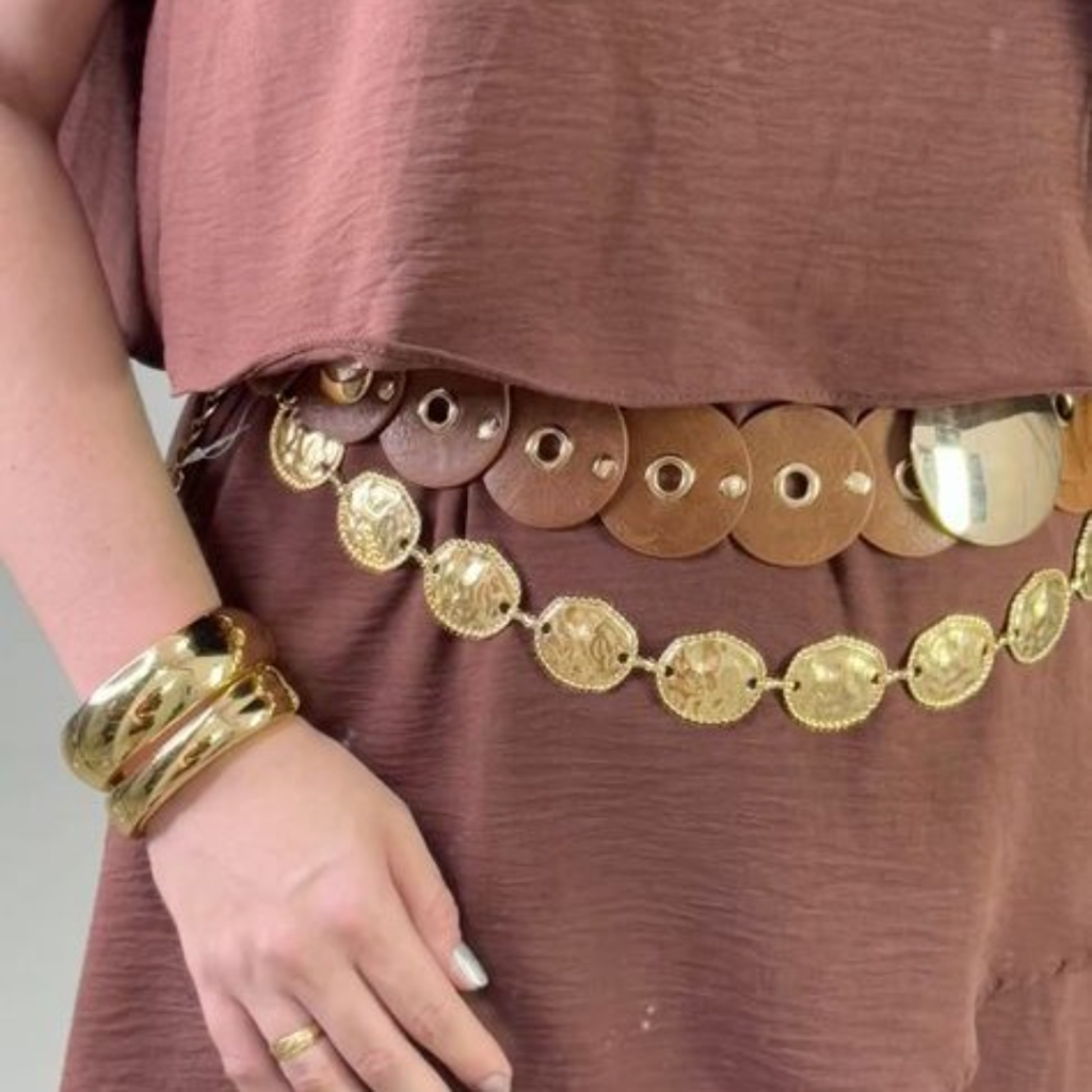 Quer um Look Poderoso? Aposte nos Cintos Certos!