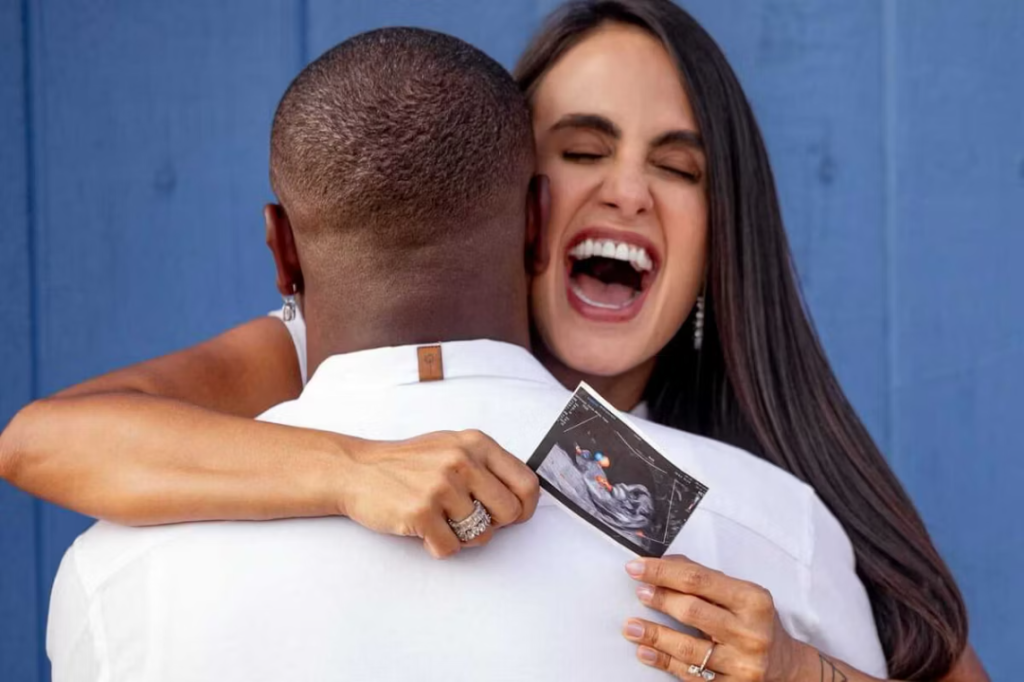 Vem Bebê Por Aí! Thiaguinho e Carol Anunciam Gravidez com Emoção