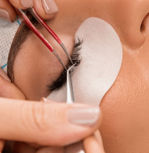 Cílios Perfeitos Todos os Dias! Guia Completo Sobre Extensão de Cílios