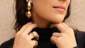 O retorno do maximalismo, acessórios ousados dominam as passarelas