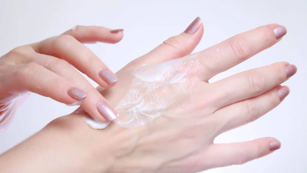 O segredo da pele hidratada! Descubra os benefícios dessa pomada!