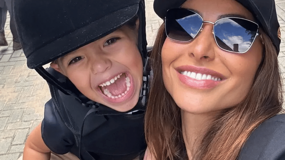 Longe da filha, Sabrina Sato faz algo que derreteu o coração dos fãs