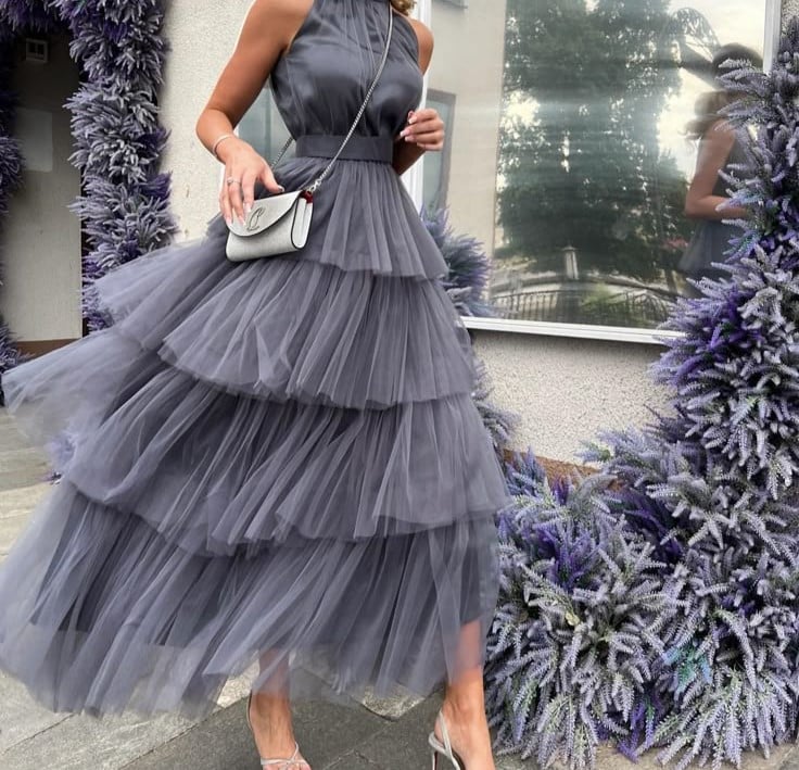 O Futuro da moda é agora! Descubra os vestidos que serão febre em 2025