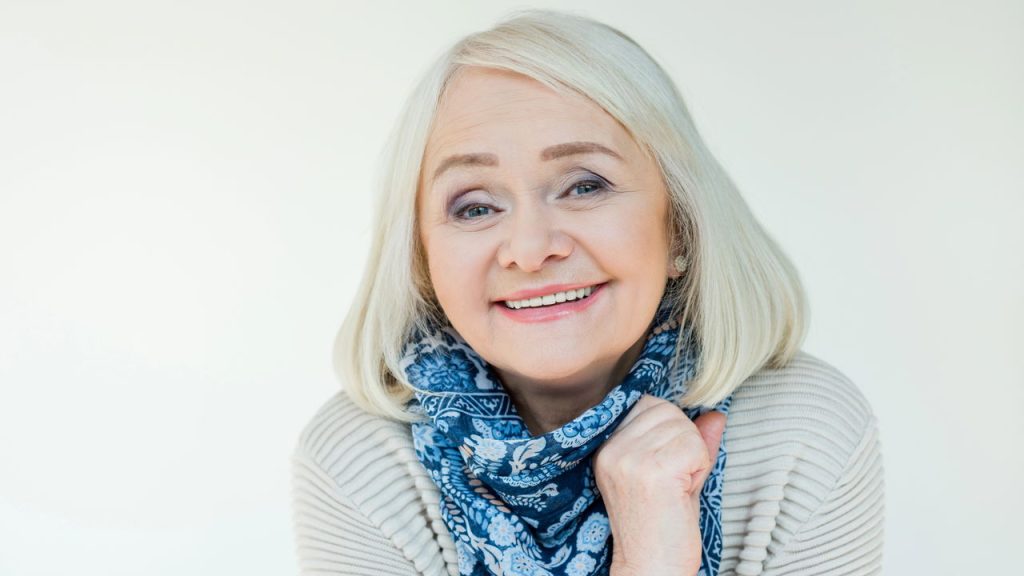 Você Sabia Que Dá Para Cuidar dos Cabelos Brancos Com Ingredientes da Cozinha?