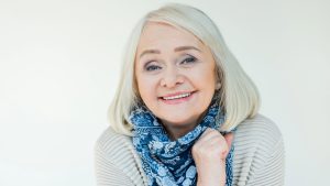 Você Sabia Que Dá Para Cuidar dos Cabelos Brancos Com Ingredientes da Cozinha?