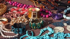 Guia dos colares retrô! Estilo vintage com elegância atemporal