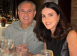 50 anos de elegância! Lisandra Souto comemora ao lado da família no RJ