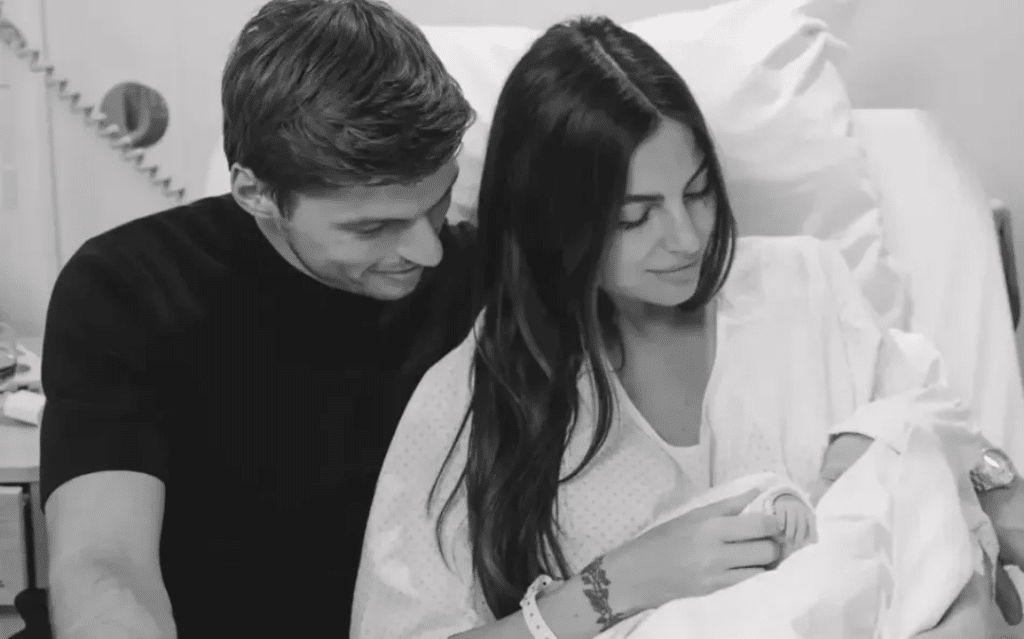 Lily chegou! Max Verstappen e Kelly Piquet comemoram o nascimento da filha