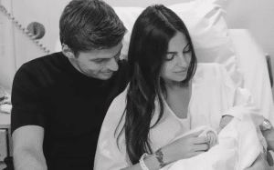 Lily chegou! Max Verstappen e Kelly Piquet comemoram o nascimento da filha
