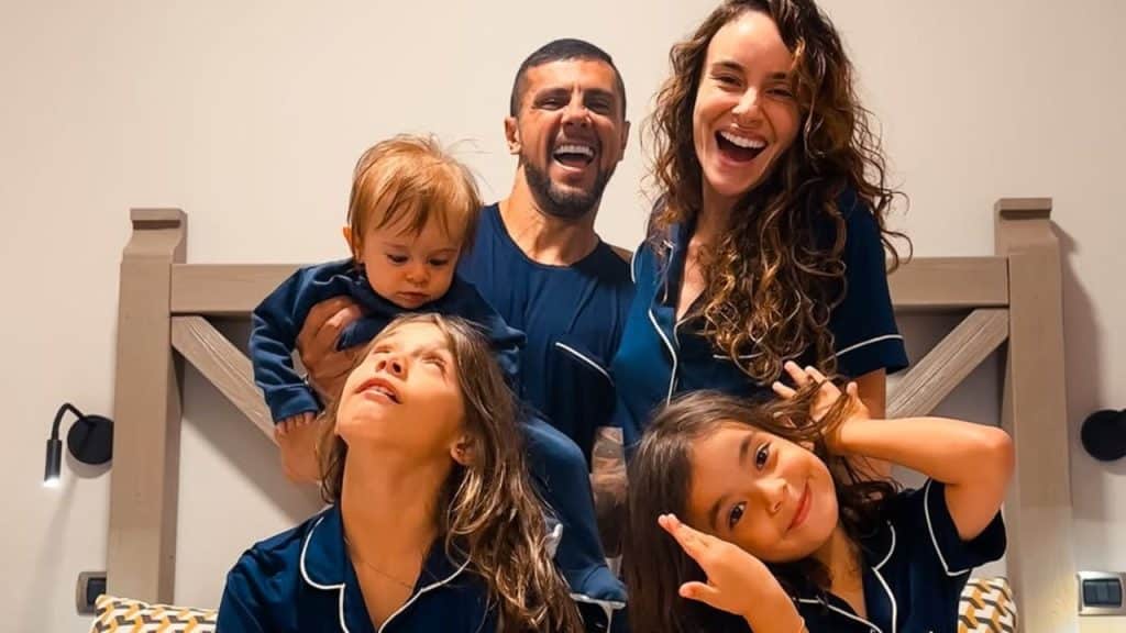 Naiumi Goldoni e família