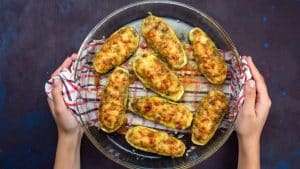 Abobrinha recheada fácil passo a passo e benefícios.