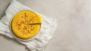 Bolo de milho de lata no liquidificador: passo a passo.