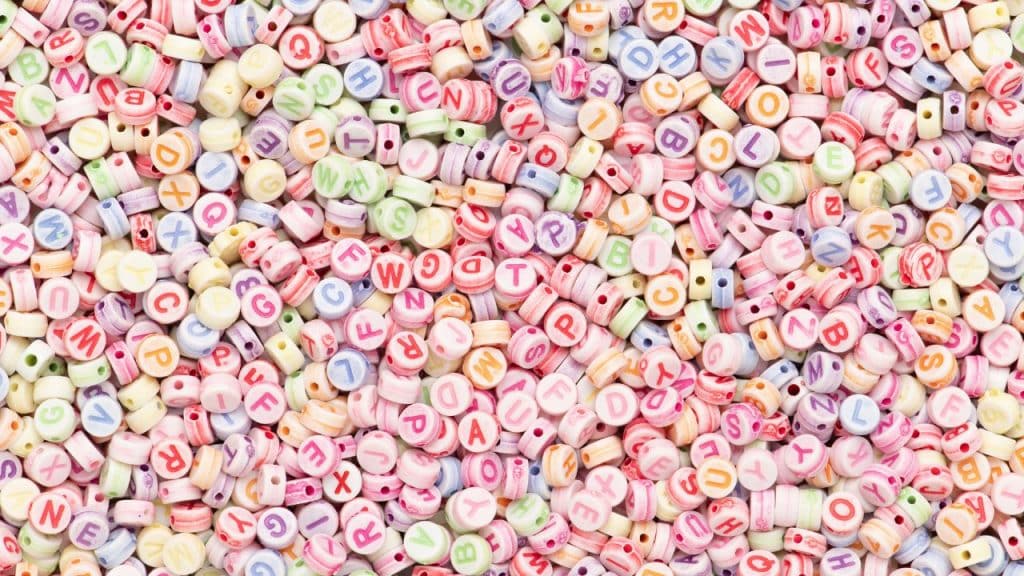 miçangas com letras