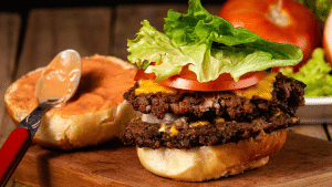 Hambúrguer caseiro: aprenda essa receita fácil e suculenta.
