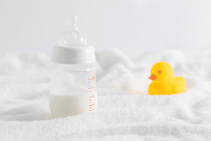 Por que tantas mães ainda sentem vergonha de amamentar em público?