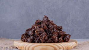 Tâmaras encima da mesa