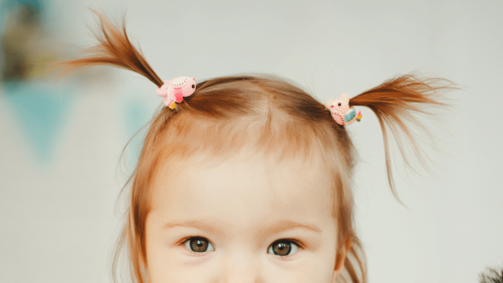 5 dicas para manter os cabelos do seu bebê saudáveis e bonitos.