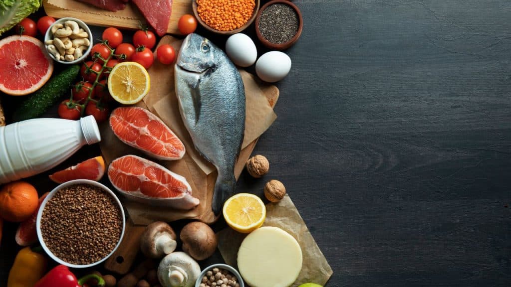 Alimentos ricos em proteína para crianças.