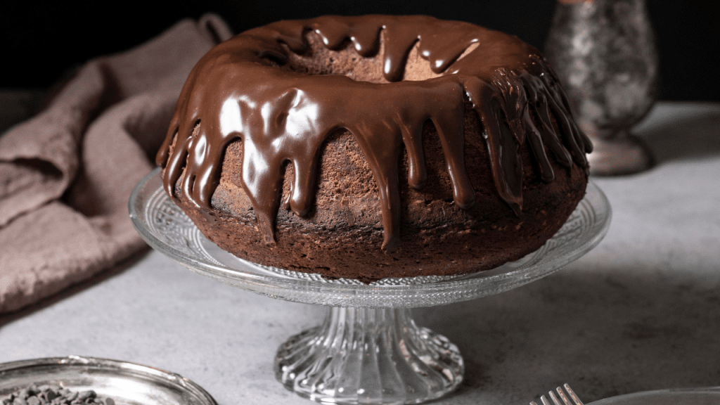 Bolo vulcão de chocolate delicioso e fácil.