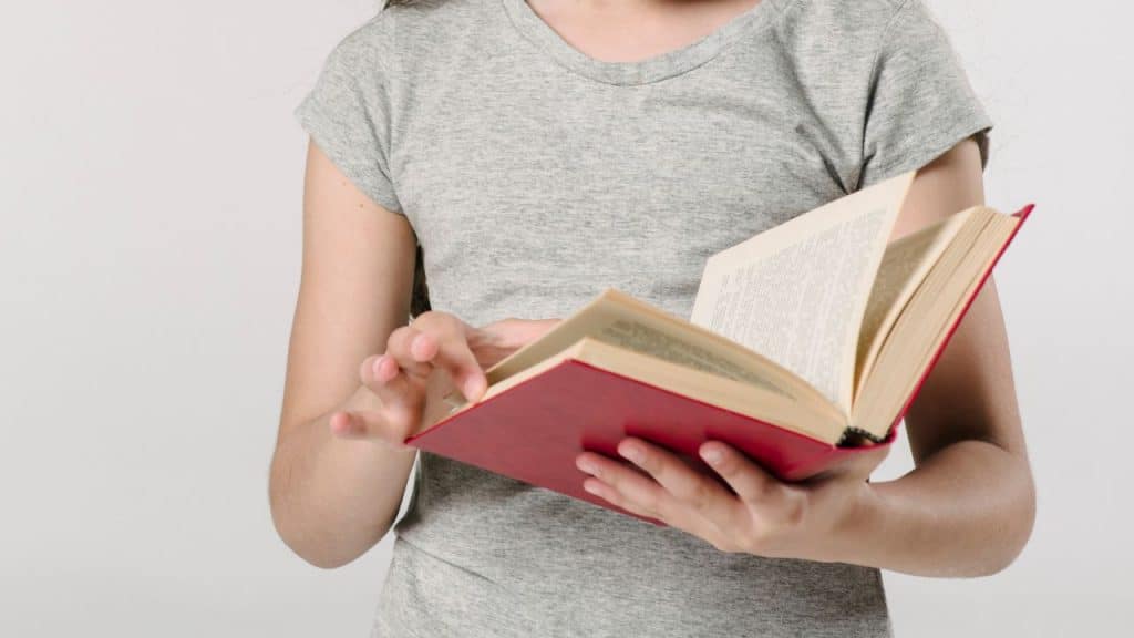 Colleen Hoover crianças podem ler os livros da autora.