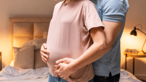 Como o pai pode criar vínculo com o bebê antes do nascimento?