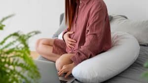 Como reconhecer os sinais de dor na gravidez ectópica.