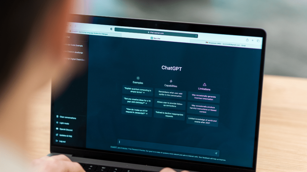 Bate papo na IA com o uso de laptop