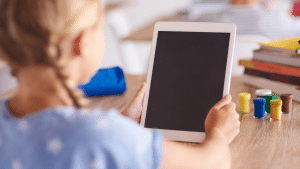 Dia das crianças com tecnologia: veja 5 presentes para presentear seu filho.