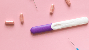 Comprimidos juntos com um teste de gravidez