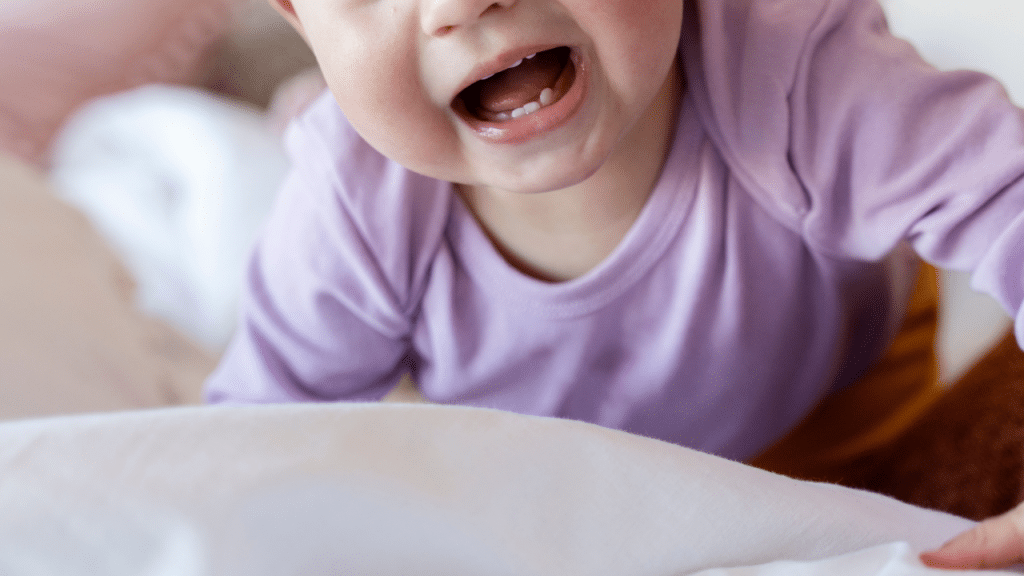 Criança pequena chorando