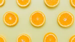 Fatias de laranja representando a estomatite.