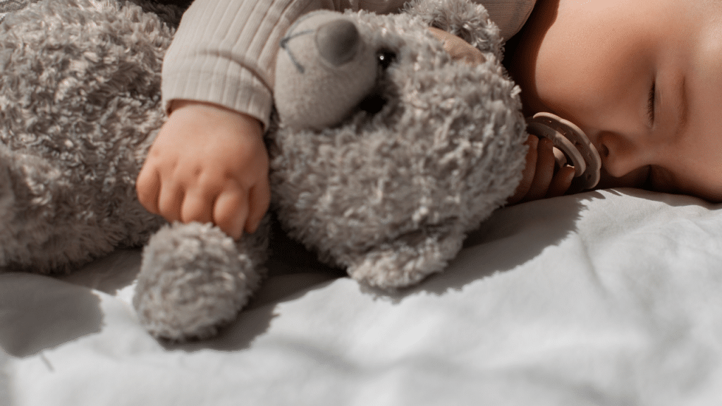 Música + sono: descubra por que bebês dormem melhor com canções suavesm