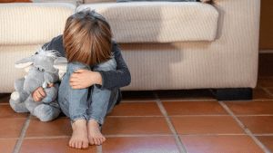 O que é uma criança de vidro E como os pais podem evitar criar uma