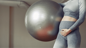 Os melhores exercícios para se preparar para o parto.