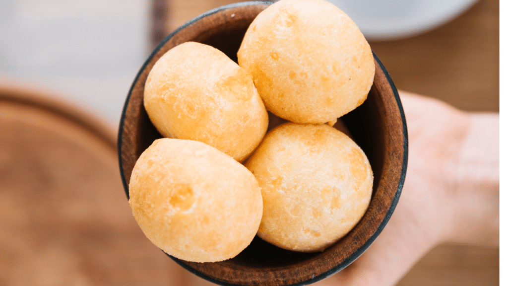 Pão de queijo fácil passo a passo.