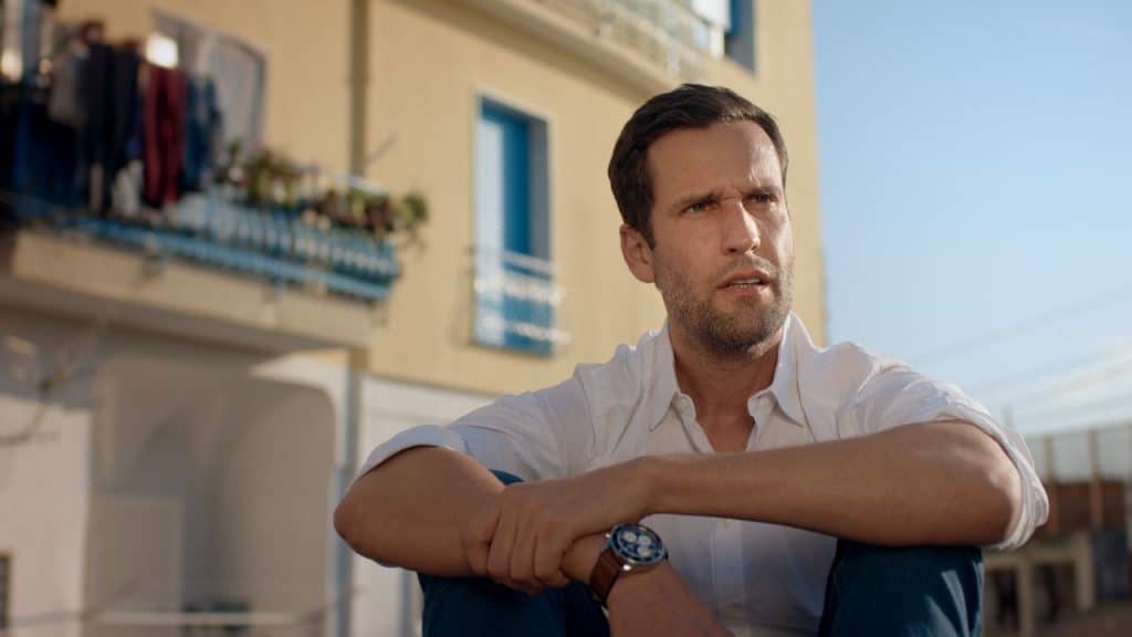 Pedro Andrade na Itália em episódio de Um Tanto Familiar.