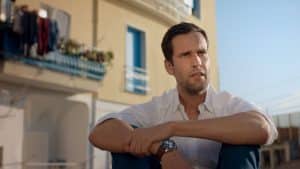 Pedro Andrade na Itália em episódio de Um Tanto Familiar.