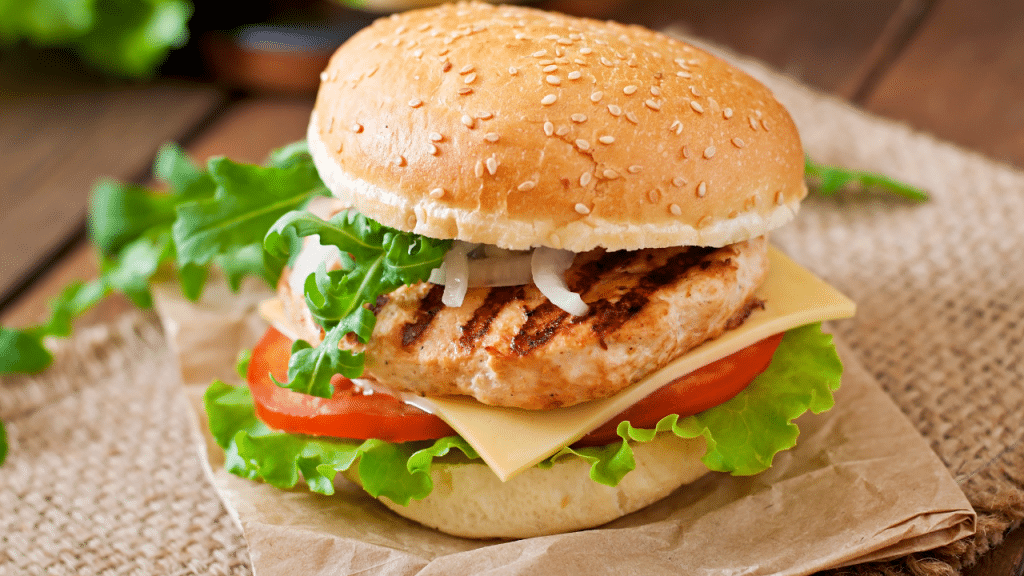 Receita de hambúrguer de frango saudável: passo a passo.